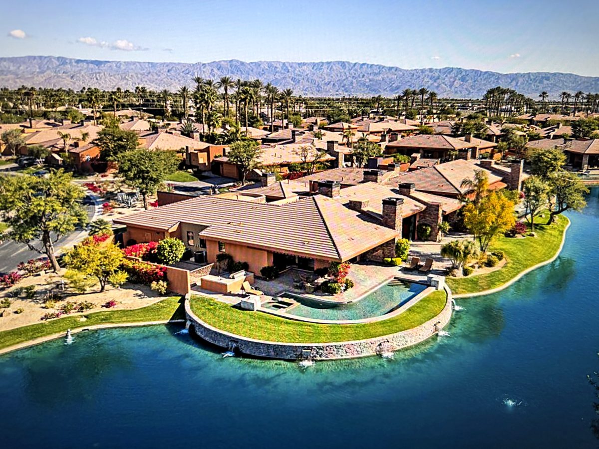50220 Via Puente — lakefront aerial, Palmilla, La Quinta